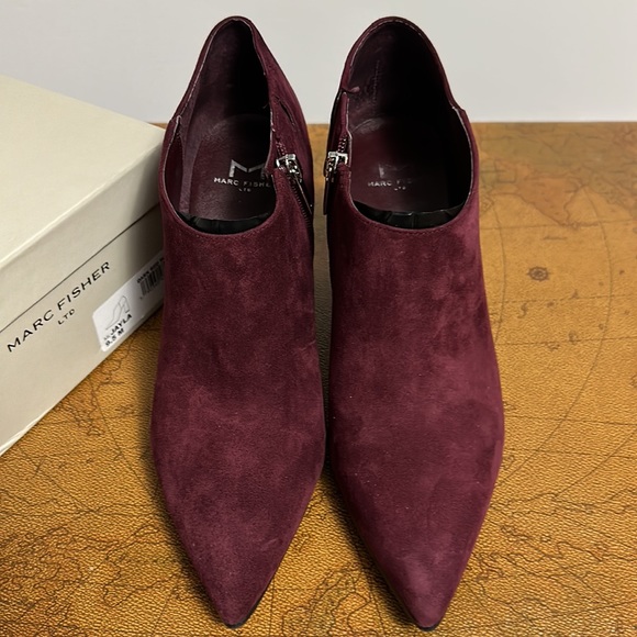 EUC MARC FISHER WOMEN SIZE 9.5 genuine burgundy suede bootie with zipper - Picture 2 of 11